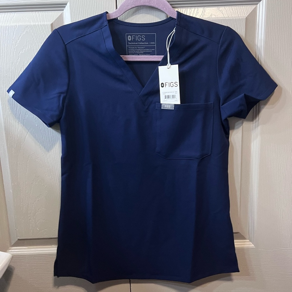 Catarina™ One-Pocket Scrub Top